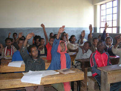 Niños y niñas en la escuela de Soddo (Wolaitta), Etiopía.